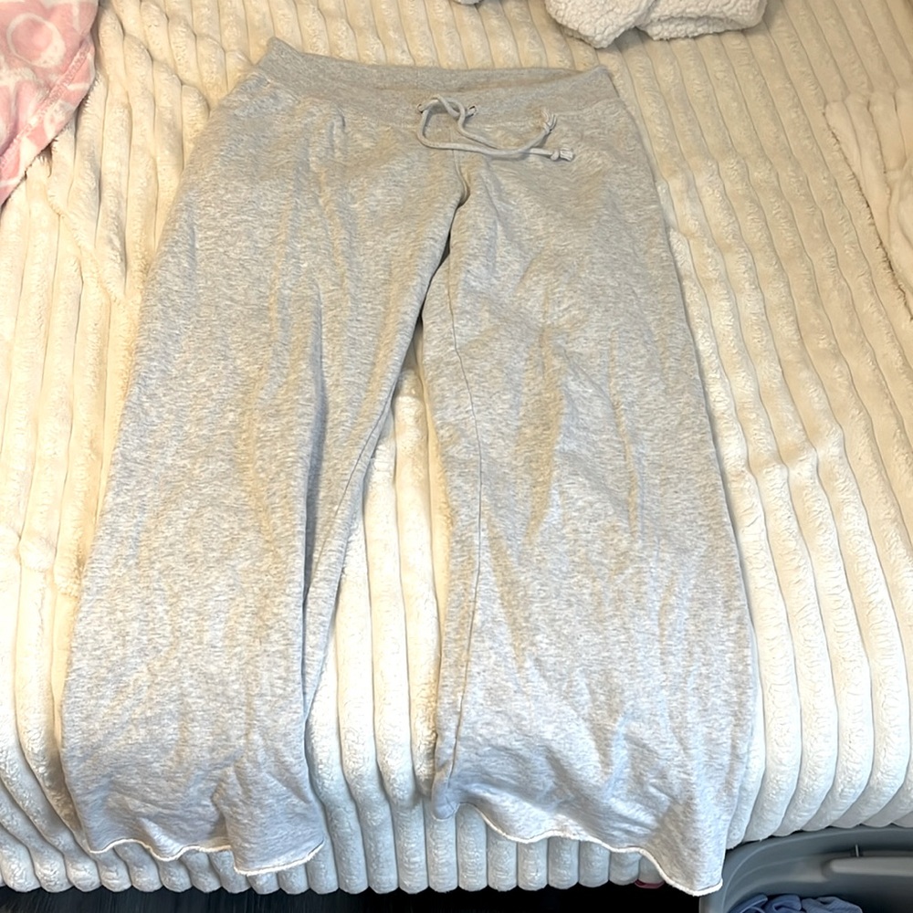 Brandy Melville used grey low rise sweatpants. Fits xs/small